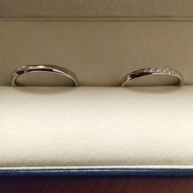 【GALA JEWELRY(ガラジュエリー)の口コミ】 シンプルなデザインで女性用は少しゴージャスなものだったことと、指に着…