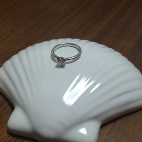 【LUCIE(ルシエ)の口コミ】 ダイヤが一粒で目立つこと、長く使えるデザインなこと、他と被らないこと…