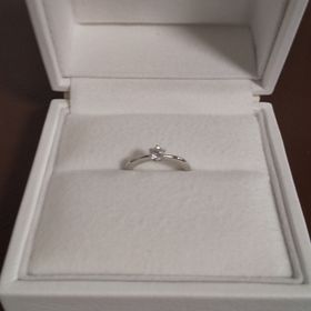 【ジュエリー東京の口コミ】 おしゃれで凝ったデザインの指輪も多くありましたが、シンプルで普段使い…