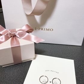 【アイプリモ(I-PRIMO)の口コミ】 シンプルなデザインで探しており他店とも比べましたが、ダイヤ5つが控えめ…