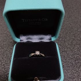 【ティファニー(Tiffany & Co.)の口コミ】 シンプルなデザインが可愛いです！一生に一度の大事な指輪なので、ダイヤ…