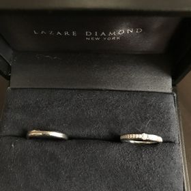 【ラザール ダイヤモンド(LAZARE DIAMOND)の口コミ】 当初は細身のデザインを探し求めていましたが、何種類か試着しアプローズ…