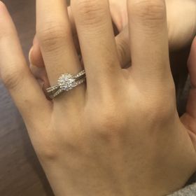 【LAPAGE(ラパージュ)の口コミ】 珍しい形、デザインで気に入って購入してもらいました。エンゲージリング…