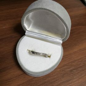 【STAR JEWELRY(スタージュエリー)の口コミ】 シンプルな指輪を試着してもあまりピンとこなかったため、石の入ったデザ…