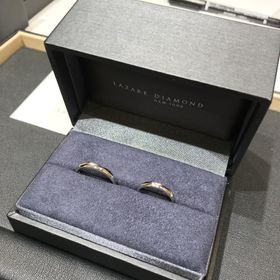 【ラザール ダイヤモンド(LAZARE DIAMOND)の口コミ】 斜めにカッティングされたデザインや捻りのデザインの指輪を探していまし…