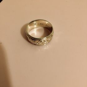 【Wailea(ワイレア)の口コミ】 2人ともウミガメが大好きなので、迷わずホヌのデザインにしました。裏に彫…