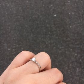 【俄(にわか)の口コミ】 デザインに一目惚れし、見つけた時に彼にこれがいいと伝えていました。彼…