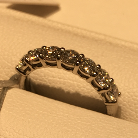 【リューツウ】の口コミ エタニティリングを探していましたが、大手ブランドものは予算が合わず断念...