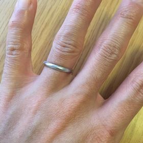 【ラザール ダイヤモンド(LAZARE DIAMOND)の口コミ】 とてもシンプルで飽きがこないデザインです。まず最初に新婦が気に入った…