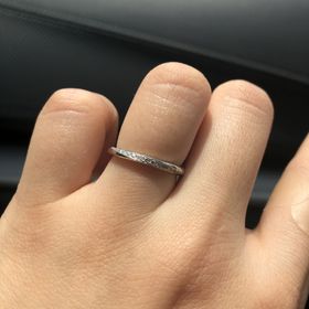 【銀座ダイヤモンドシライシの口コミ】 細めのデザインかつ、広範囲にメレダイヤがあるものを探していて、ドンピ…