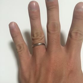 【Something Blue(サムシングブルー)の口コミ】 結婚指輪は一生つけるものという事で、飽きがこないシンプルなデザイン。…