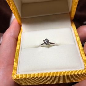 【ケイウノ ブライダル(K.UNO BRIDAL)の口コミ】 ■デザイン
ダイヤモンドを事前に購入して、リングだけを依頼しました。シ…