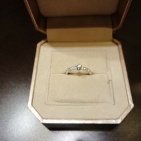 【TRECENTI(トレセンテ)の口コミ】 メレ部分がキレイで、ダイヤモンドの部分も横から見ても浮き上がってなく…