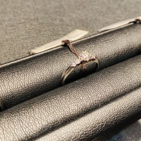 【エクセルコダイヤモンド(EXELCO DIAMOND)の口コミ】 指輪のデザイン、ダイヤモンドの質が良く、それでいて予算に見合った納得…