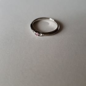 【Ginza Rim(銀座リム)の口コミ】 ピンクダイヤモンドが使用されていて、フレームには小さなハートが描かれ…