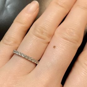 【ラザール ダイヤモンド(LAZARE DIAMOND)の口コミ】 結婚指輪と重ね付けして、結婚した後も長く付けられるようにとハーフエタ…