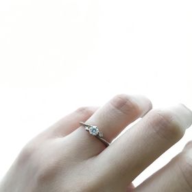 【杢目金屋(もくめがねや)の口コミ】 1番は、ブランドの特徴とそのデザインに惹かれました。年輪のようなピンク…