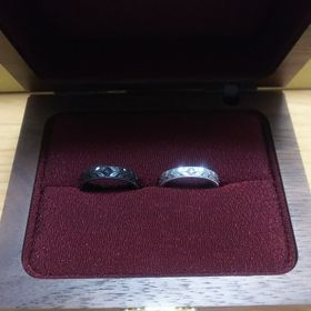 【MIORING(ミオリング)の口コミ】 指輪のデザインに一目惚れしました。
元々ミル打ちのデザインを探していて…