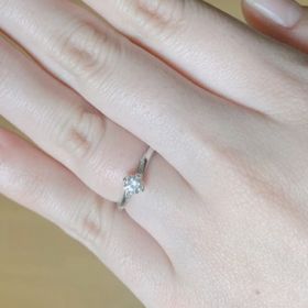 【俄(にわか)の口コミ】 細身でシンプルなデザインが繊細な印象であり、普段使いしやすい感じで満…