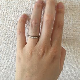 【COLANY(コラニー)の口コミ】 シンプルなダイヤが２個から３個並んでるものを探していました。とくにこ…