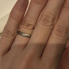 【YUKA HOJO(ユカホウジョウ)の口コミ】 くすんだ色味のアンティーク調のデザインが素敵でした。素材はピンクゴー…