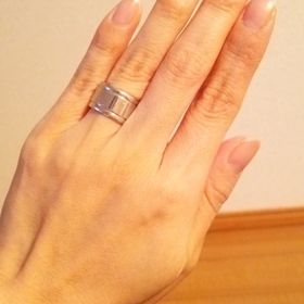 【REGALO(レガロ)の口コミ】 旦那さんに合うデザインを探していて、普段から幅がある指輪をしていたの…