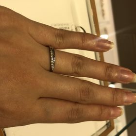 【STAR JEWELRY(スタージュエリー)の口コミ】 プラチナ素材でシンプルすぎず主張しすぎない女性らしいデザインです。何…