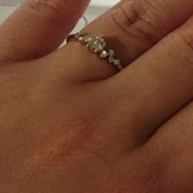 【HOSHI no SUNA 星の砂(ほしのすな)の口コミ】 ぎょしゃ座の恒星カペラをイメージした指輪で、星座のようなデザインが珍…