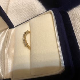 【agete(アガット)の口コミ】 可愛くてお洒落な指輪だったのと、ゴールドとシルバーと色違いでもデザイ…