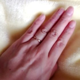 【CHER LUV(シェールラブ)の口コミ】 細めでシンプルなゴールドの指輪を探していたが店頭でピンクゴールドに惹…