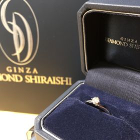 【銀座ダイヤモンドシライシの口コミ】 たて爪が高すぎないところ、シンプルだけどダイヤの輝きが際立つようなデ…