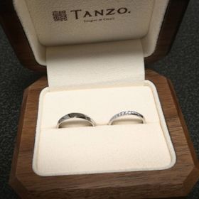 【TANZO.(鍛造指輪)の口コミ】 他社さんでも指輪のデザインをたくさん見ており、イメージを決めていまし…