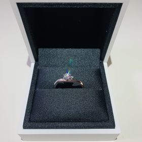 【FOREVERMARK(フォーエバーマーク)の口コミ】 リングがプラチナとピンクゴールドの半分ずつになっており、なかなかない…