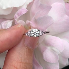 【BELLE BLANCHE(ベルブランシュ)の口コミ】 サイドにメレのピンクダイヤモンドがあるデザインのものを探していたとこ…