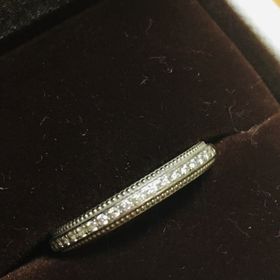 【アイプリモ(I-PRIMO)の口コミ】 ミル打ちのデザインが可愛らしく、ハーフエタニティで18個のダイヤモンド…