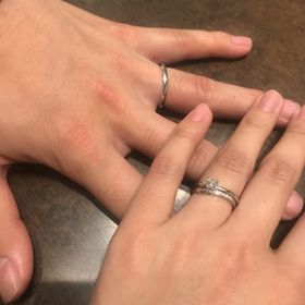 【俄(にわか)の口コミ】 旦那の勧めでこちらのブランドを知りました。
リングにストーリーがあり見…