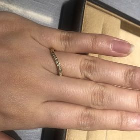 【ORECCHIO(オレッキオ)の口コミ】 ゴールドでダイヤを埋め込んだデザインの結婚指輪がとてもおしゃれで試着…