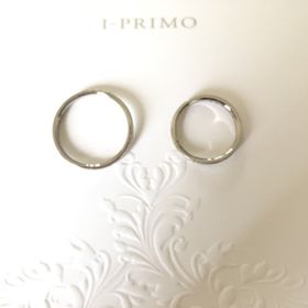 【アイプリモ(I-PRIMO)の口コミ】 指を細長く見せるやわらかいウェーブがかかったラインと、ミルグレインの…