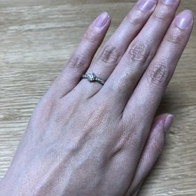 【モニッケンダム(MONNICKENDAM)の口コミ】 ダイヤの質にこだわって探していました。
モニッケンダム は、日本には路…