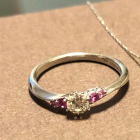 【I's stone(アイズストーン)の口コミ】 ピンクが好きだったのですが、ピンクダイヤだと好みのピンクより薄かった…