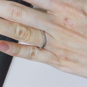 【TRECENTI(トレセンテ)の口コミ】 Ｖ字のリングを探しておりイメージにピッタリだと感じたのが決め手ですし…