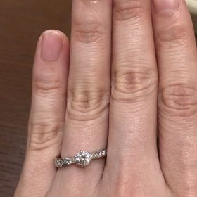 【TRECENTI(トレセンテ)の口コミ】 まわりにダイヤが散りばめられており、キラキラしていてとてもゴージャス…