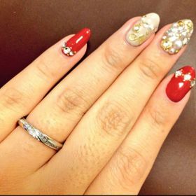 【Ampleur(アンプルール)の口コミ】 決めては値段です。池袋の都民共済ブライダルで購入し、有名なブランドで…