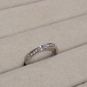 【TRECENTI(トレセンテ)の口コミ】 真ん中に、少し大きめのダイヤモンドがアクセントになっています。ハーフ…