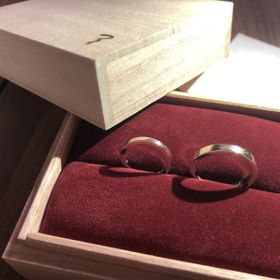【ichi(イチ)の口コミ】 定番のデザインよりも、シンプルかつ遊び心のある指輪を探していました。
…