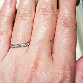 【ギンザタナカブライダル(GINZA TANAKA BRIDAL)の口コミ】 ストレートなタイプで幅は平均的なリングです。柔らかいひねりのあるデザ…