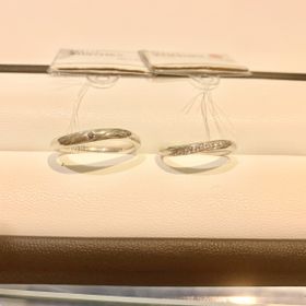 【GALA JEWELRY(ガラジュエリー)の口コミ】 ダイアが7個ついており、見た目がしっかりとしているとおもいました。指輪…