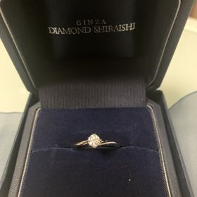 【銀座ダイヤモンドシライシの口コミ】 ダイヤの輝きや色、横から見たときのフォルムが綺麗だったこと。
トップの…