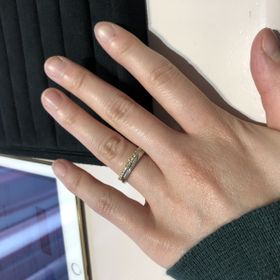 【TRECENTI(トレセンテ)の口コミ】 こちらのブランドでは以下の２点が売りだそうです。
・指輪のつけ心地への…