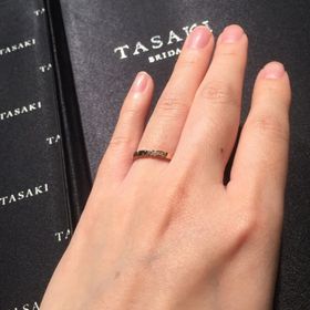 【TASAKI(タサキ)の口コミ】 リングの幅はしっかりめですが太すぎず、ストレートなタイプです。色はピ…